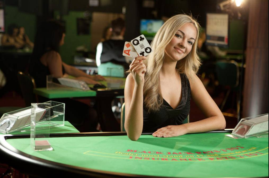 CrownJewelz Casino Review – Welcome Bonus 500% Up To £3000 + 150 Cash Spins